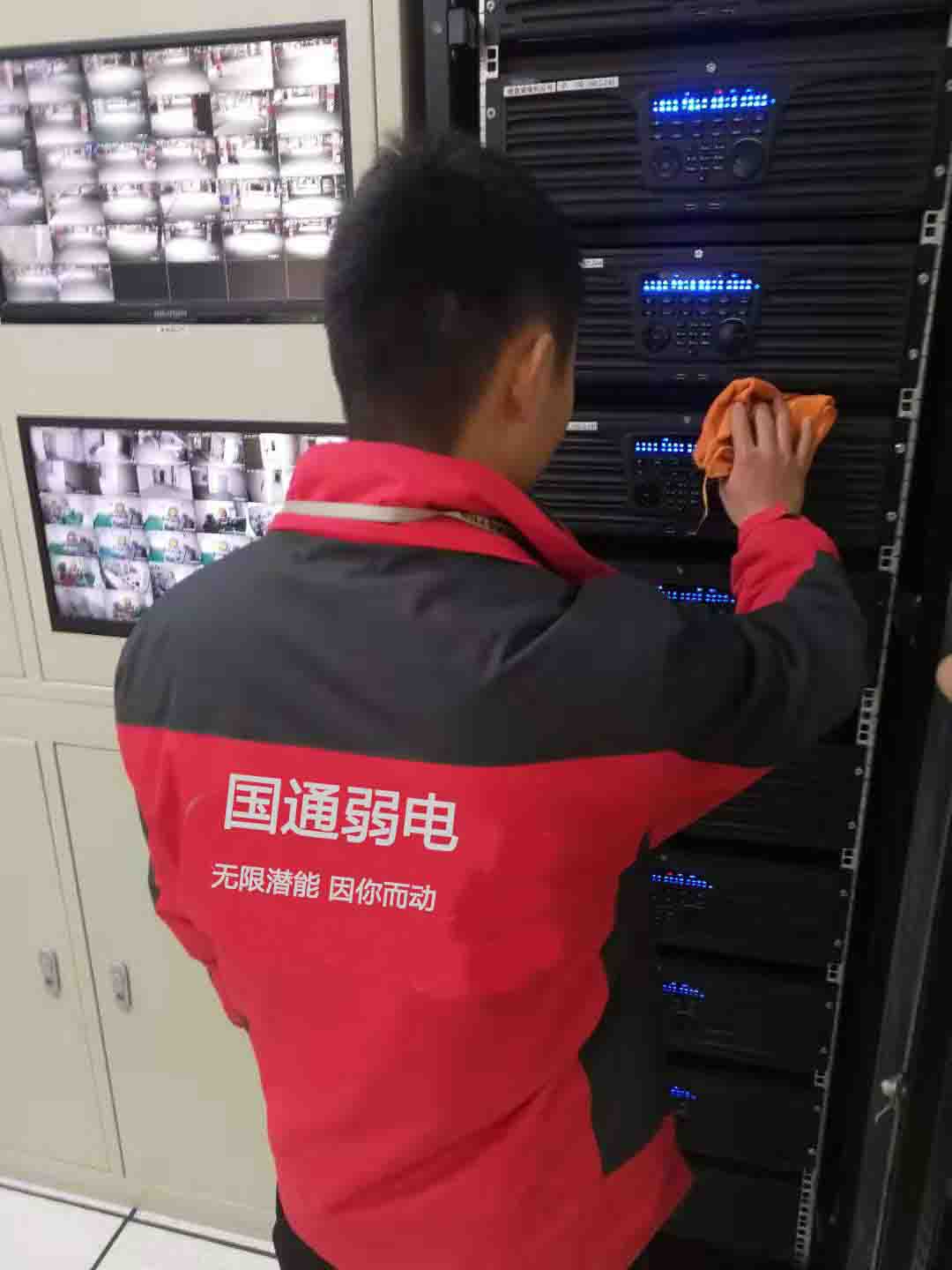 专业机房维护的重要性（附有维护和无维护的对比图）